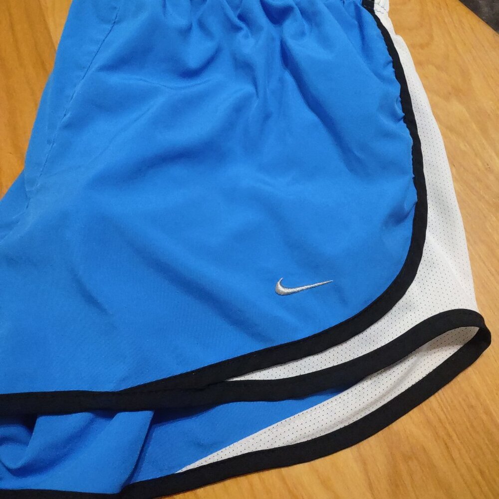 Nike Tempo women's shorts sz M